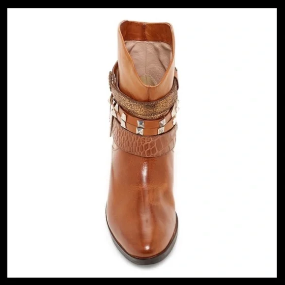 JANET & JANET Polacco Leather Multi Buckle Boots - Picture 7 of 10